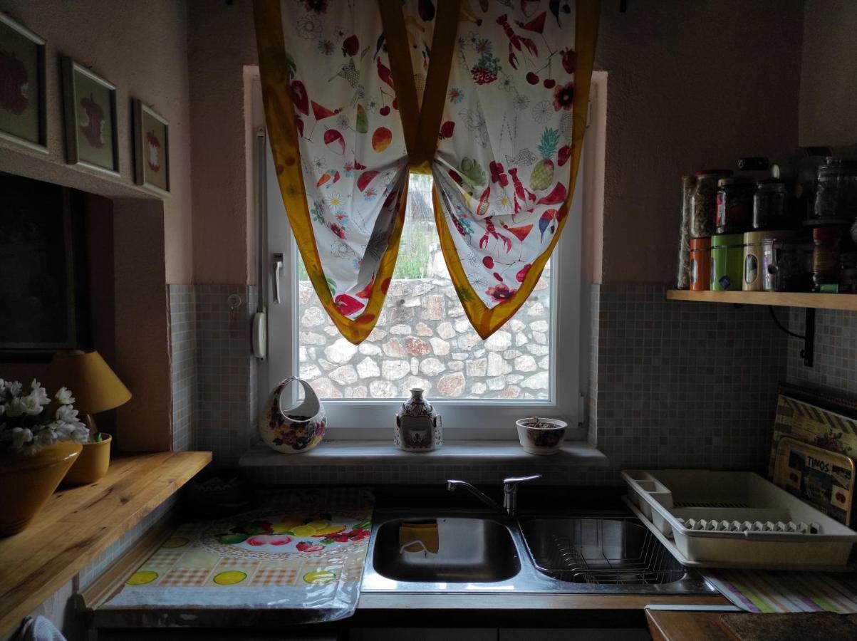 Countryside Cottage With Garden & Lake View Peraia  エクステリア 写真